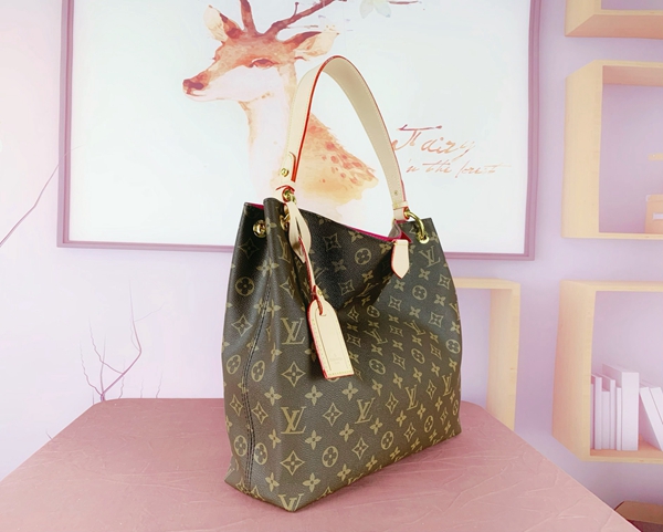 ルイヴィトンバッグ背面デザイン